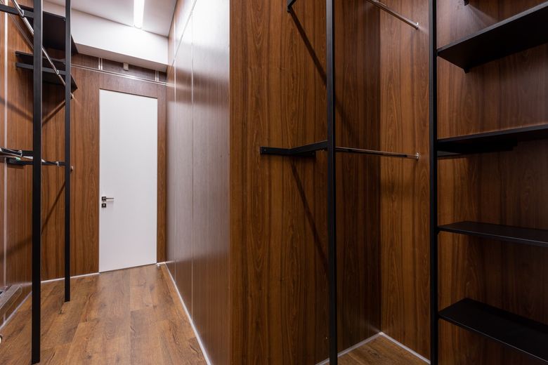 Как спроектировать систему вентиляции и осушения в гардеробной?